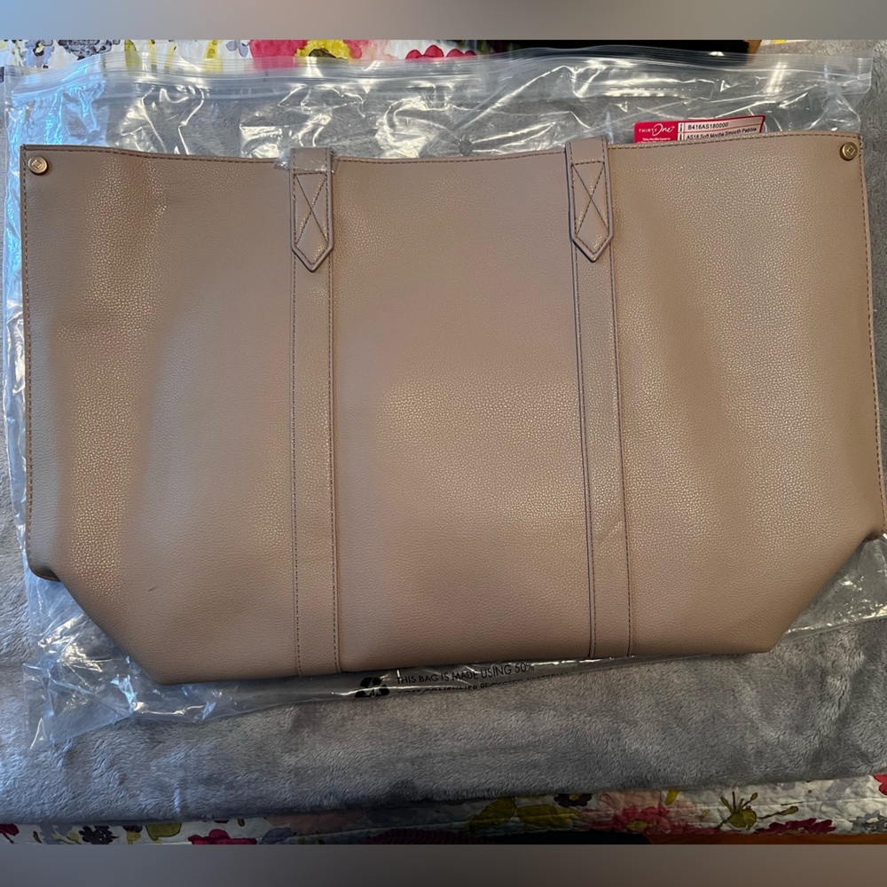 Thirtyone “Signature Tote” in Soft Mocha Pebble